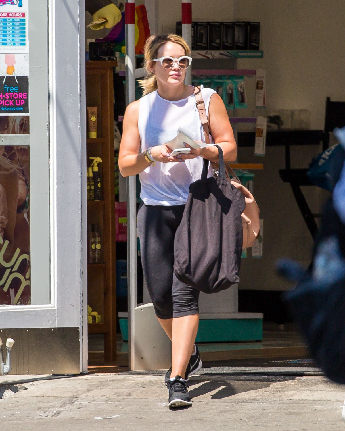 HILARY DUFF Shopping at Ricky HILARY DUFF Shopping at Ricky