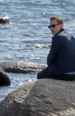 TAYLOR SWIFT and Tom Hiddleston at the Beach in Rhode Island 06/14/2016