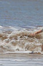JULIA ROBERTS  on the Beach in Hawaii 06/12/2016