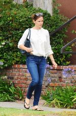 JENNIFER GARNER Out and About in Santa Monica 06/09/2016