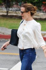 JENNIFER GARNER Out and About in Santa Monica 06/09/2016