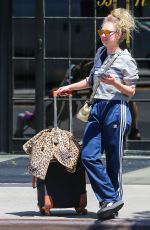 JUNO TEMPLA Catheces at a Cab in New York 06/13/2016