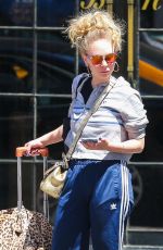 JUNO TEMPLA Catheces at a Cab in New York 06/13/2016