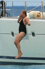 KATE HUDSON, GOLDIE HAWN and AMY SCHUMER at a Yacht in Hawaii 05/29/2016