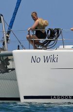 KATE HUDSON, GOLDIE HAWN and AMY SCHUMER at a Yacht in Hawaii 05/29/2016