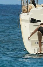 KATE HUDSON, GOLDIE HAWN and AMY SCHUMER at a Yacht in Hawaii 05/29/2016