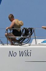 KATE HUDSON, GOLDIE HAWN and AMY SCHUMER at a Yacht in Hawaii 05/29/2016