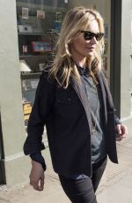 KATE MOSS Leaves Manolo Blahnik Store in Chelsea 06/18/2016