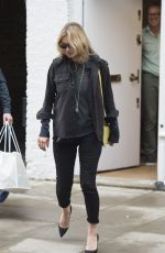 KATE MOSS Leaves Manolo Blahnik Store in Chelsea 06/18/2016