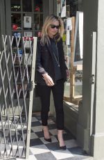 KATE MOSS Leaves Manolo Blahnik Store in Chelsea 06/18/2016