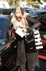 KHLOE KARDASHIAN Out and About in Los Angeles 06/21/2016