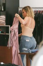 KHLOE KARDASHIAN Shopping in Los Angeles 06/08/2016