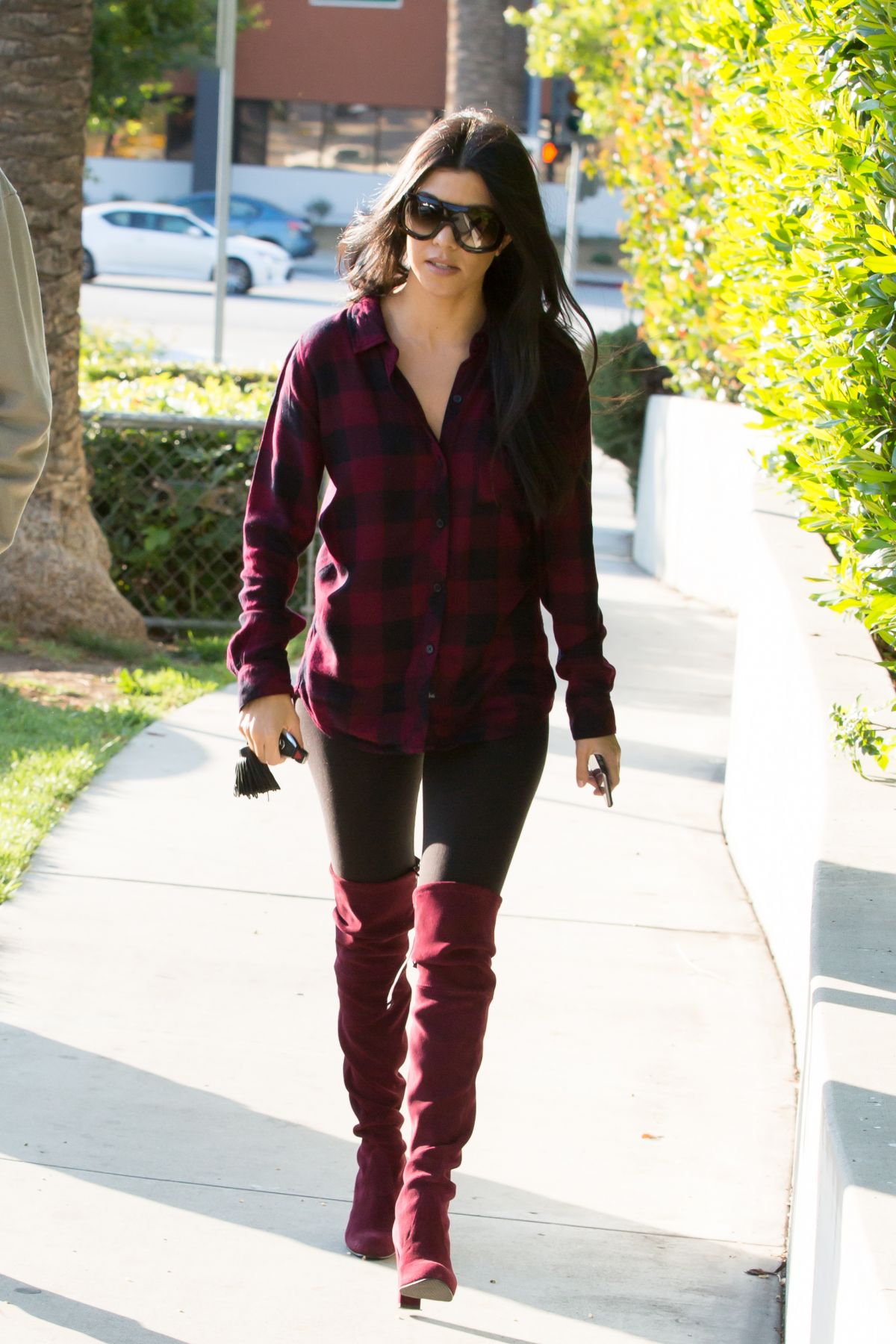 KOURTNEY KARDASHIAN Out and About in Las Vegas 06/10/2016 KOURTNEY KARDASHIAN Out and About in Las Vegas 06/10/2016