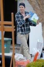 MARCIA CROSS Cleans Her House in Santa Monica 06/02/2016