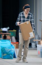 MARCIA CROSS Cleans Her House in Santa Monica 06/02/2016