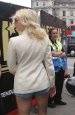 PIXIE LOTT at Breakfast at Tiffany