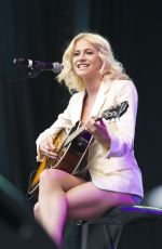 PIXIE LOTT at Breakfast at Tiffany