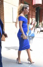 Pregnant BLAKE LIVELY Heading to The Tonight Show with Jimmy Fallon in New ork 06/20/2016