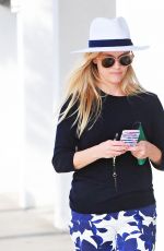 REESE WITHERSPOON Out and About in Los Angeles 06/10/2016