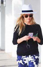 REESE WITHERSPOON Out and About in Los Angeles 06/10/2016