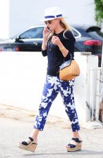 REESE WITHERSPOON Out and About in Los Angeles 06/10/2016