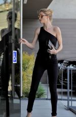 ROSIE HUNTINGTON-WHITELEY Out in Los Angeles 06/02/2016