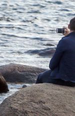 TAYLOR SWIFT and Tom Hiddleston at the Beach in Rhode Island 06/14/2016