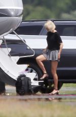 TAYLOR SWIFT and Tom Hiddleston Boarding at a Private Jet in Rhode Island 06/16/2016