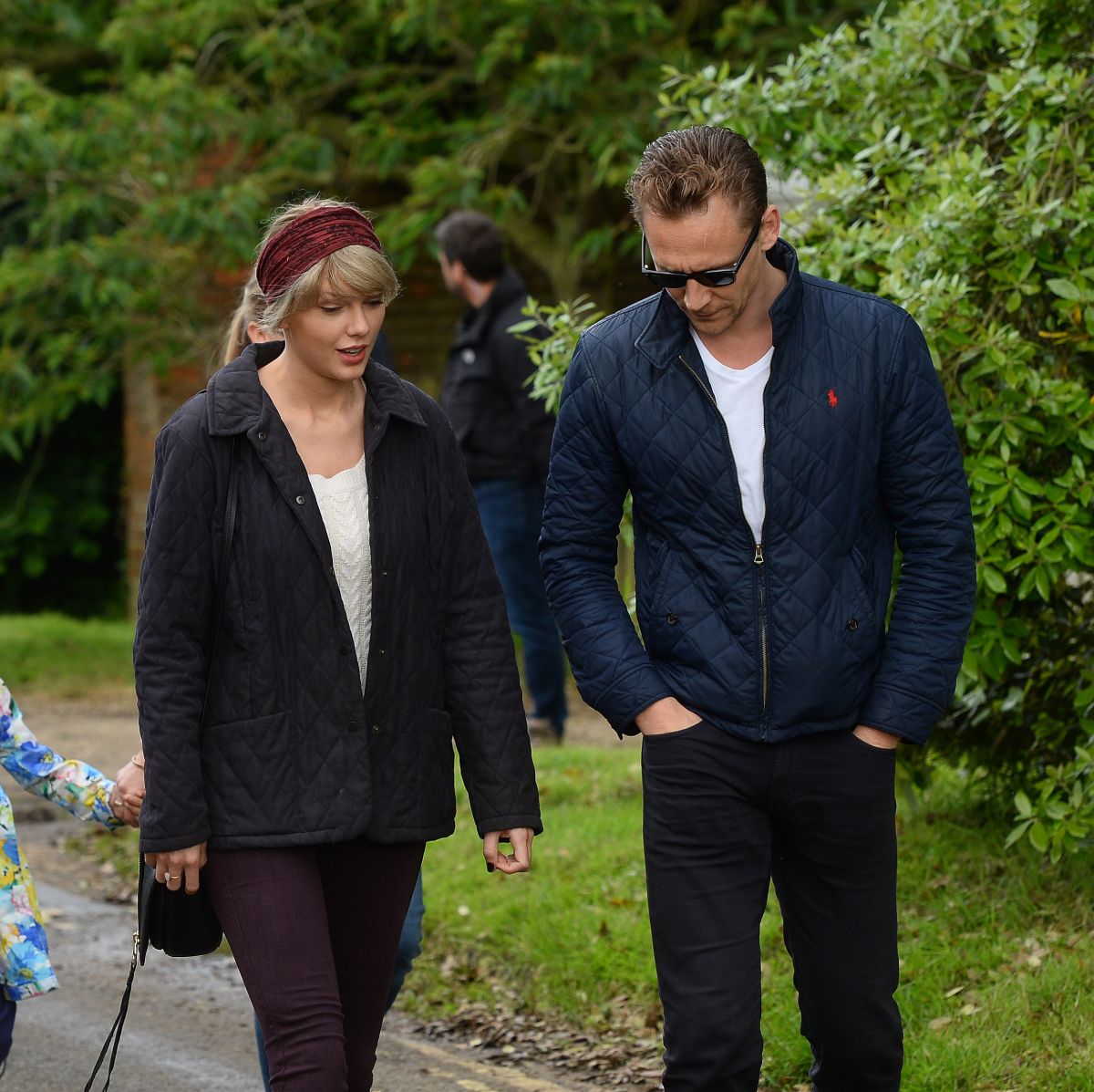TAYLOR SWIFT and Tom Hiddleston Out in Suffolk 06/26/2016 TAYLOR SWIFT and Tom Hiddleston Out in Suffolk 06/26/2016