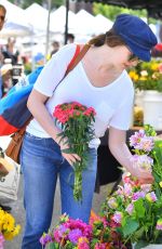 ANNE HATHAWAY Out Shopping in Los Angeles 07/27/2016