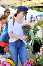 ANNE HATHAWAY Out Shopping in Los Angeles 07/27/2016