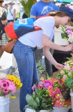 ANNE HATHAWAY Out Shopping in Los Angeles 07/27/2016