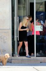 DAKOTA FANNING Getting a Pedicure in New York 27/07/2016
