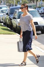JENNIFER GARNER Leaves a Church in Brentwood 07/10/2016