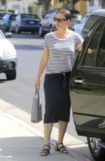JENNIFER GARNER Leaves a Church in Brentwood 07/10/2016