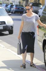 JENNIFER GARNER Leaves a Church in Brentwood 07/10/2016