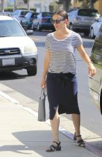JENNIFER GARNER Leaves a Church in Brentwood 07/10/2016