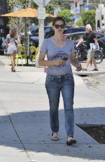 JENNIFER GARNER Out and About in Los Angeles 07/14/2016