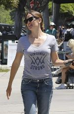 JENNIFER GARNER Out and About in Los Angeles 07/14/2016