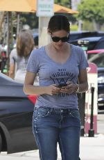 JENNIFER GARNER Out and About in Los Angeles 07/14/2016