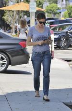 JENNIFER GARNER Out and About in Los Angeles 07/14/2016