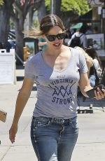 JENNIFER GARNER Out and About in Los Angeles 07/14/2016