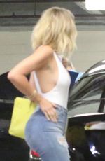 KHLOE KARDASHIAN Out and About in Beverly Hills 07/14/2016