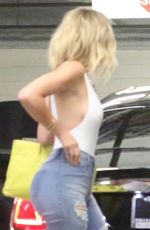 KHLOE KARDASHIAN Out and About in Beverly Hills 07/14/2016