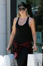 KHLOE KARDASHIAN Shopping at William and Sonoma in Calabasas 07/24/2016