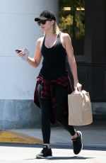 KHLOE KARDASHIAN Shopping at William and Sonoma in Calabasas 07/24/2016