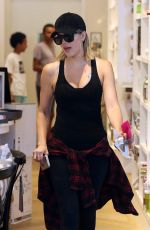 KHLOE KARDASHIAN Shopping at William and Sonoma in Calabasas 07/24/2016
