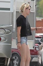 KRISTEN STEWART Preparing for a Road Trip in Los Angeles 07/30/2016