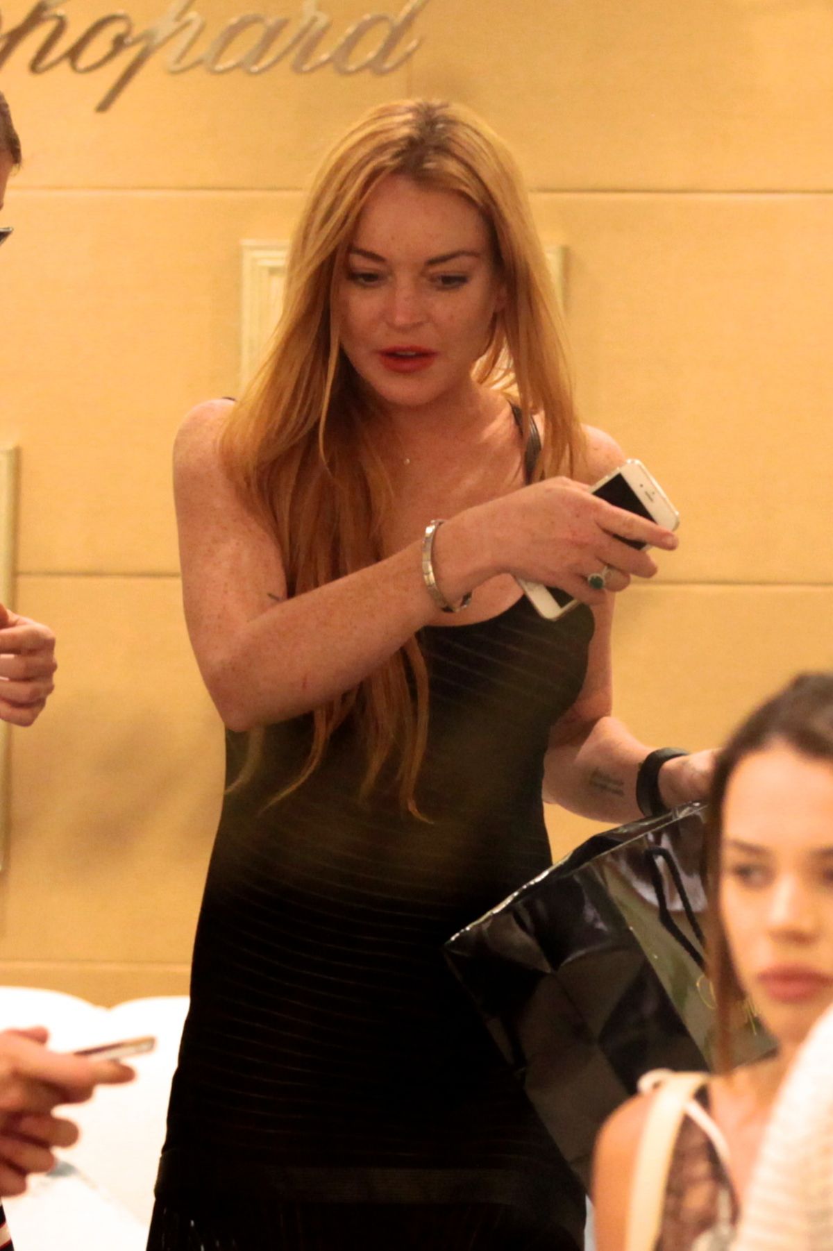 LINDSAY LOHAN Out For Dinner With Friends In Sardinia 07 29 2016 HawtCelebs
