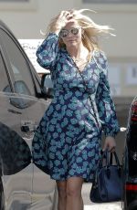 REESE WITHERSPOON at Brentwood Country Mart 07/29/2016